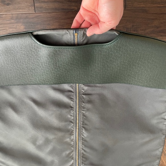 NOW AVAILABLE!! Louis Vuitton Green Taiga Kendall Garment Bag - Picture 7 of 15